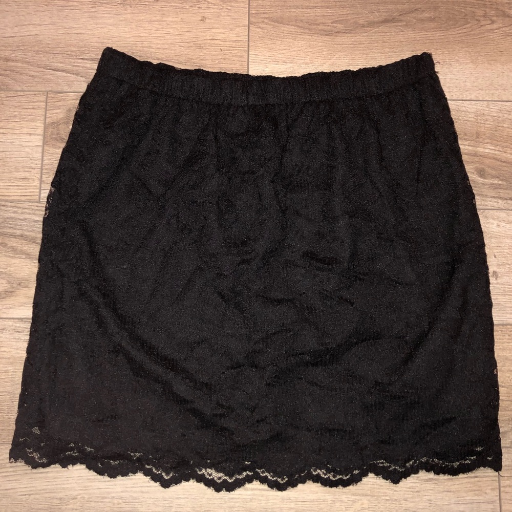 💥3/$15 Xhilaration black lace skirt